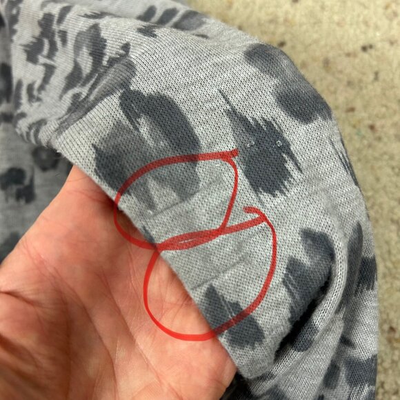 Chico's Animal Print Asymmetric Long Sleeve Top Knit Fall Size 4 XXL Women's - Picture 4 of 5